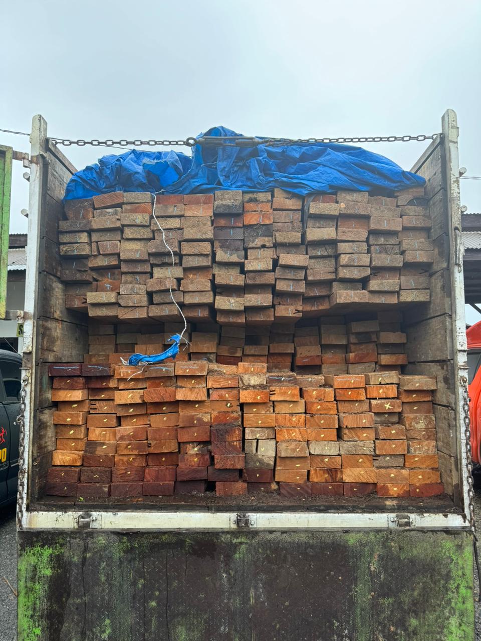 Polres Sijunjung amankan truk angkut kayu olahan&nbsp;ilegal