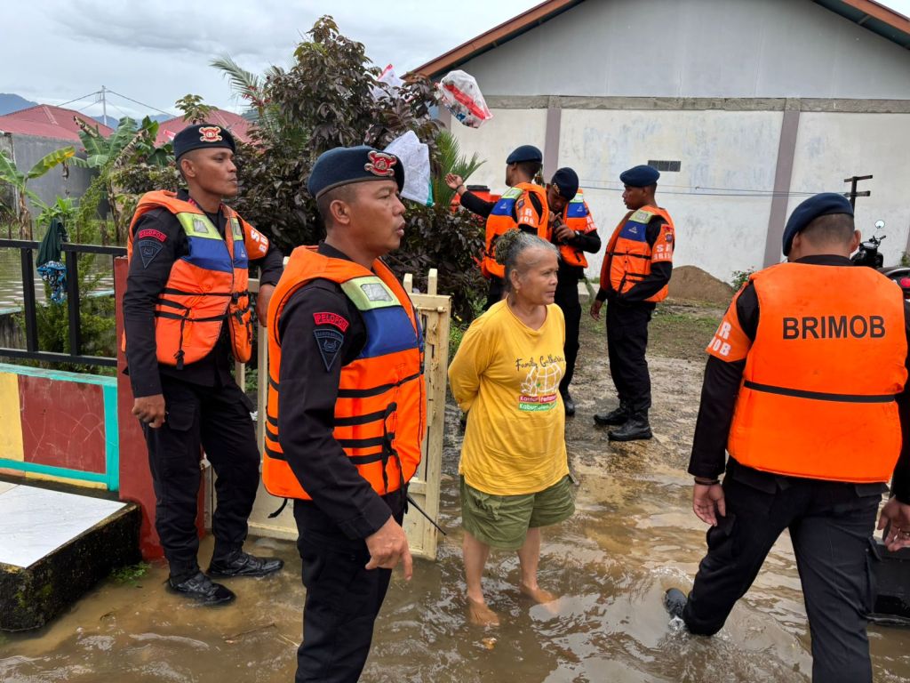 Satbrimob Polda Sumbar Gelar Patroli SAR Akibat Curah Hujan Tinggi di Wilayah Hukum Polda&nbsp;Sumbar