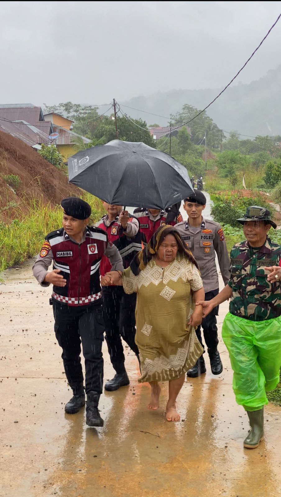 Polresta Padang kerahkan personel bantu evakuasi warga terdampak&nbsp;banjir