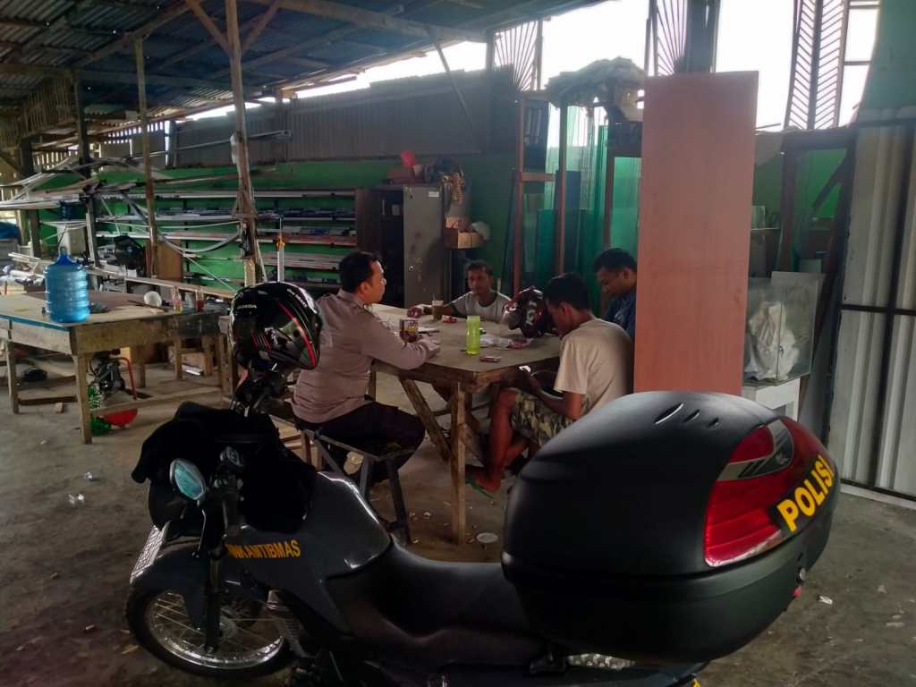 Bhabinkamtibmas Lubuk Sikaping Ajak Warga Manfaatkan Lahan Kosong untuk Tanam Produktif dan Dukung Asta Cita Presiden&nbsp;Prabowo