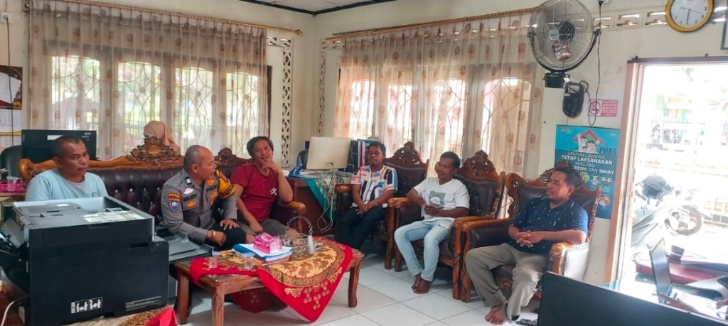 Bhabinkamtibmas Polsek Kota Pariaman Aiptu Adel Berikan Himbauan dan Sosialisasi di Desa&nbsp;Kaluat.