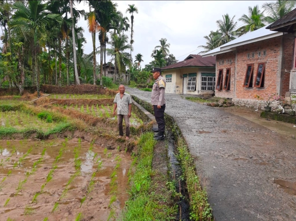 Bhabinkamtibmas Nagari Ganggo Hilia Tinjau Ketahanan Pangan dan Sosialisasikan Asta Cita&nbsp;Presiden