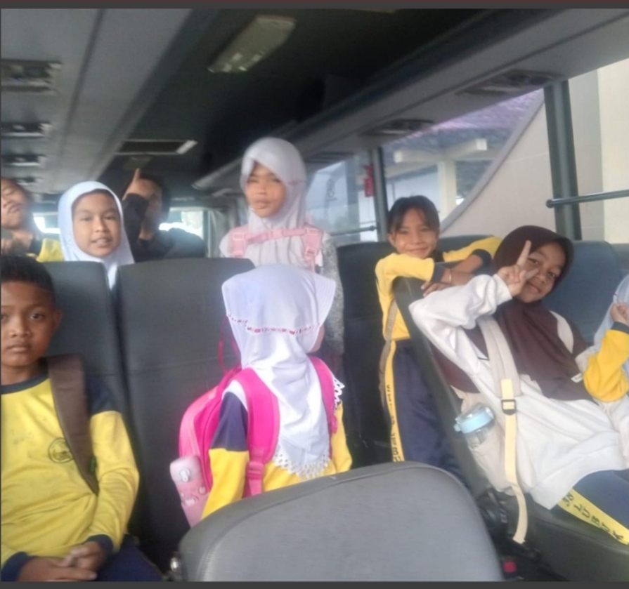 Satbrimob Polda Sumbar Luncurkan Bus Sekolah Gratis. “Brimob Bersama Anak&nbsp;Sekolah”