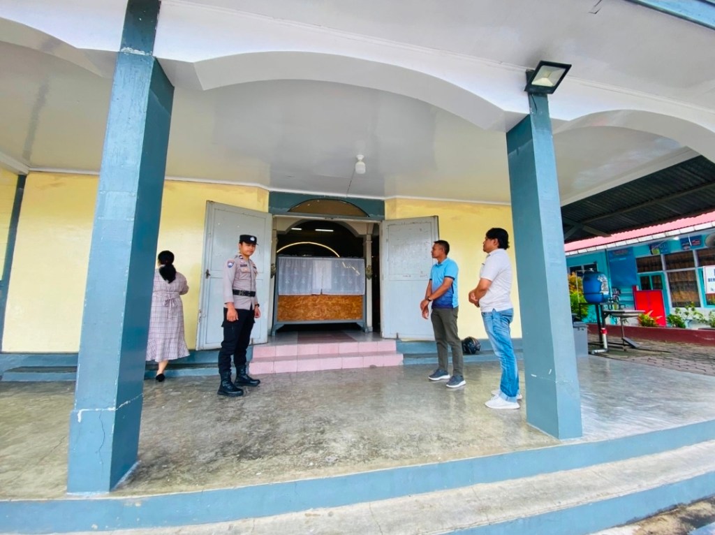 Personel Polres Padang Panjang Laksanakan Pengamanan Ibadah di Gereja Katolik Paroki St. Petrus&nbsp;Apostolus