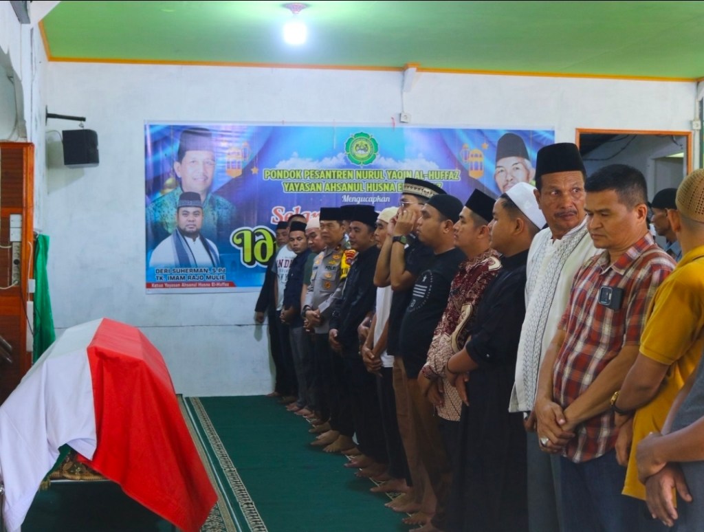 Wakapolda Sumbar Hadiri Upacara Penghormatan Terakhir bagi Aiptu Hendri Suherman di Bungus Teluk&nbsp;Kabung