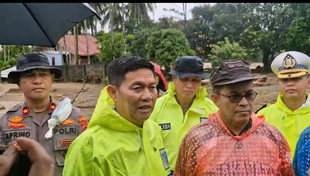 Wakapolda Sumbar Tinjau Lokasi Banjir di Lumin Park, Polda Sumbar Dirikan Posko dan Kerahkan Personel Bantu&nbsp;Warga