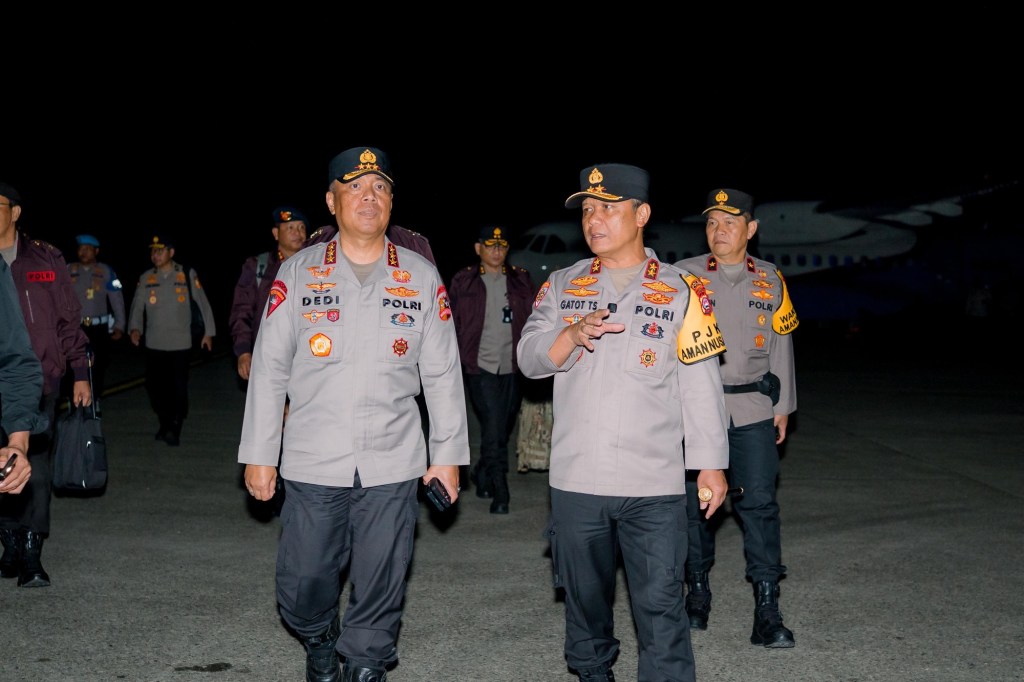 Tinjau Penanganan Banjir di Sumbar, Kapolda Sumbar Sambut Kedatangan&nbsp;Wakapolri