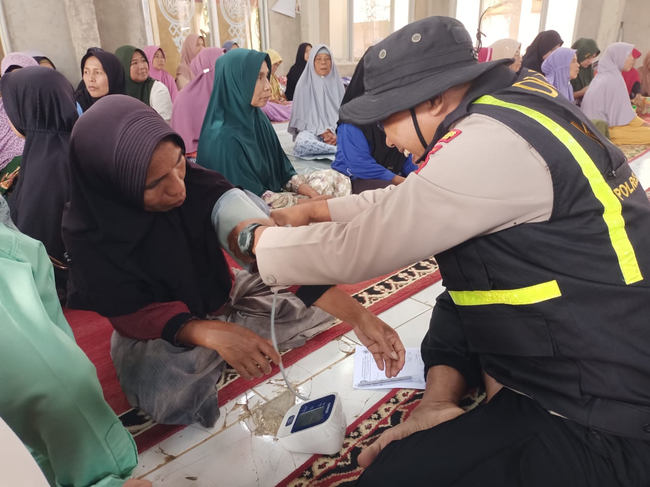 Biddokkes Polda Sumbar Layani 871 Korban Banjir melalui Bakti Kesehatan Gratis di 10 Posko