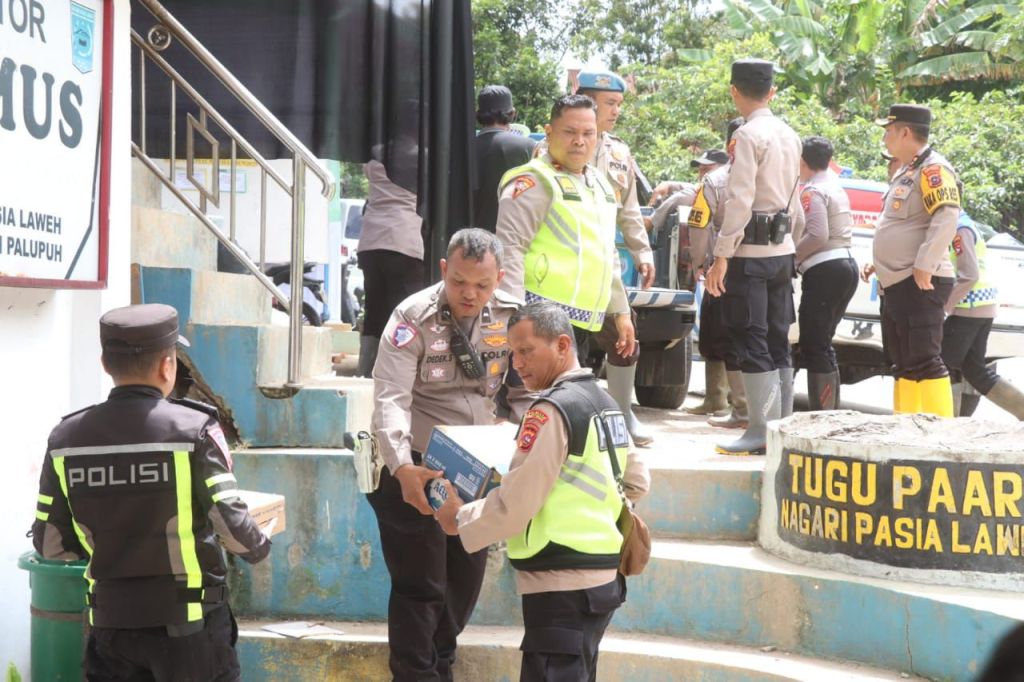 Polresta Bukittinggi Salurkan Bantuan untuk Korban Terdampak Bencana di&nbsp;Palupuh