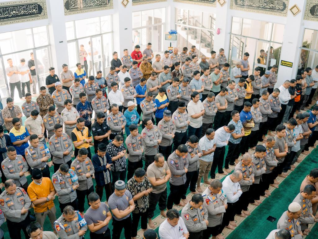 Polda Sumbar Gelar Sholat Ghaib untuk Korban Bencana Alam di Sejumlah Wilayah&nbsp;Sumatera