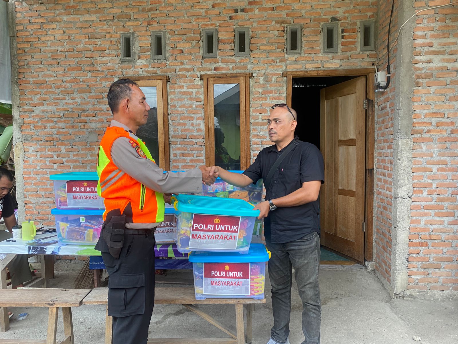 Polda Sumbar Salurkan Bantuan Solidaritas untuk Awak Media Terdampak Bencana