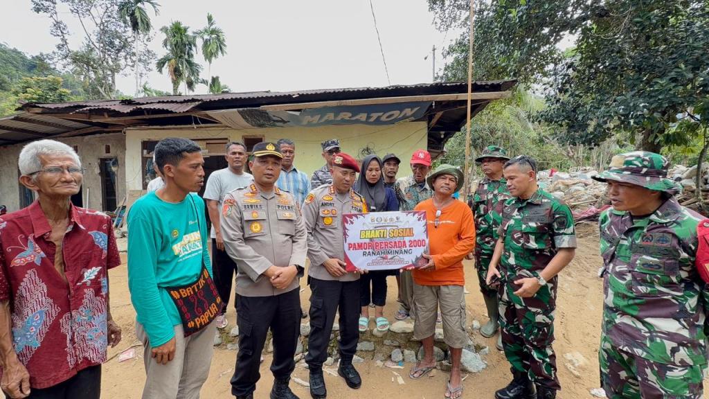 Solidaritas Lintas Matra: Pamor Persada 2000 Ranah Minang Salurkan 250 Paket Sembako untuk Korban&nbsp;Bencana