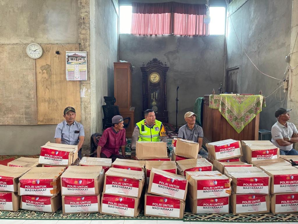 Satlantas Polres 50 Kota Salurkan Bantuan Sosial dalam Rangka Operasi Lilin Singgalang&nbsp;2025