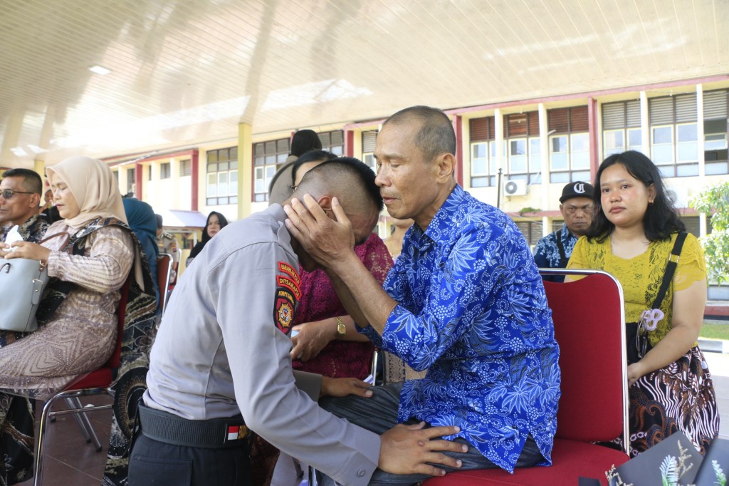 Anak Tukang Becak Raih Predikat Siswa Cendekia di SPN Polda Sumbar, Orang Tua Haru dan&nbsp;Bangga