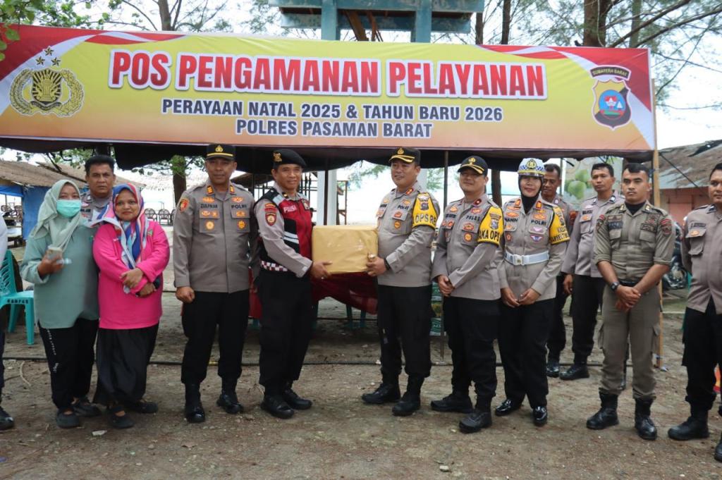 Kapolres Pasaman Barat dan Unsur Forkopimda Tinjau Pelaksanaan Ibadah Natal di Sejumlah&nbsp;Gereja