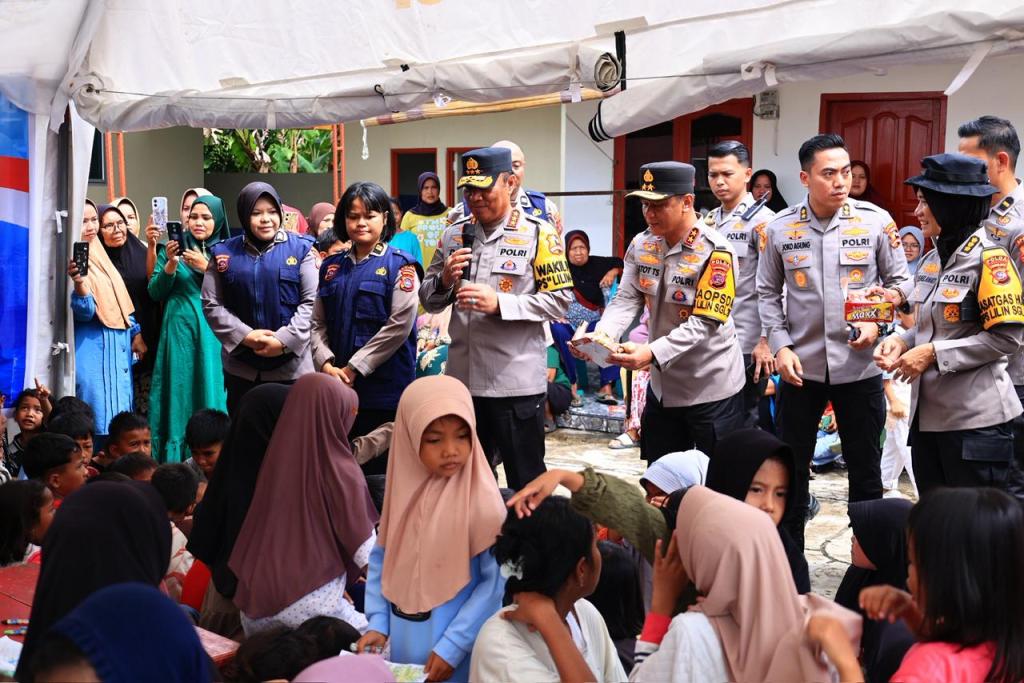 Wakapolri Tinjau Dapur Umum Bhayangkari dan Resmikan Sumur Bor di Huntara Asam&nbsp;Pulau