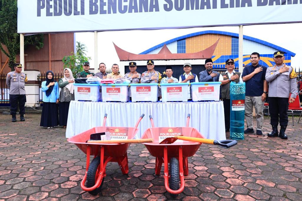 Wakapolri serahkan Bantuan Simbolis Pascabencana di Mapolres Padang&nbsp;Pariaman