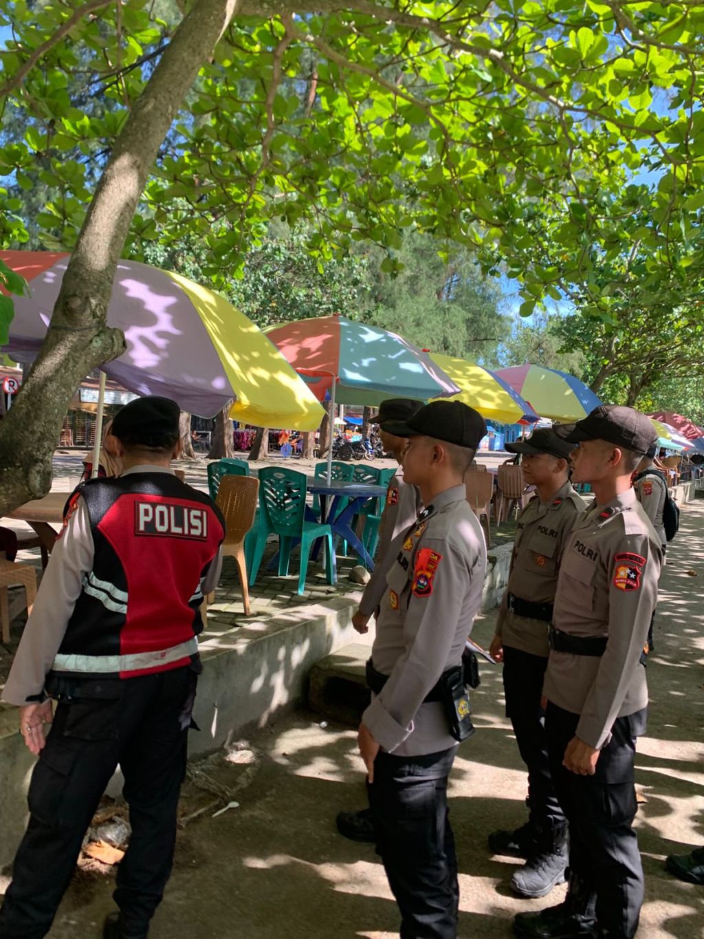 Dalam rangka Operasi lilin, Polres Pariaman Perkuat Pengamanan Pantai Gandoriah Sambut Nataru&nbsp;2026.