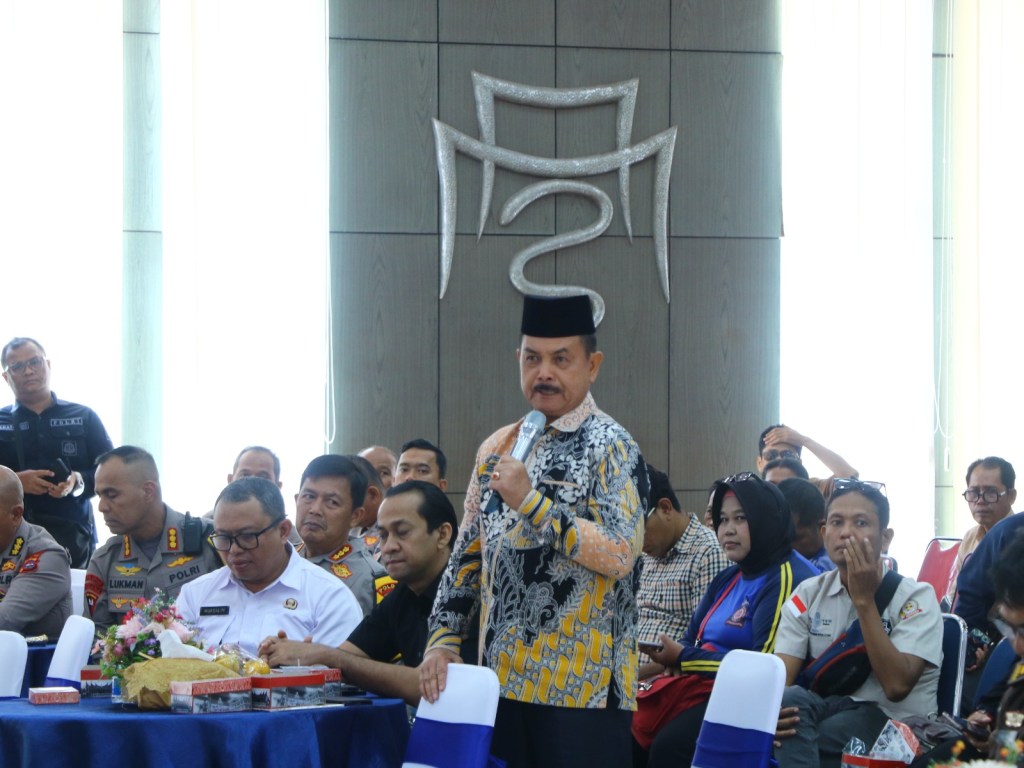 Apresiasi Polda Sumbar,  Prof. Dr. Fauzi Bahar :  Tangis Anak-Anak Kemenakan Kami yang Terdampak Bencana Alhamdulillah Cepat Terobati Berkat Kehadiran dan Bantuan Polda&nbsp;Sumbar