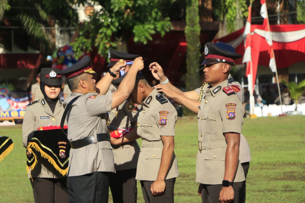 Kapolda Sumbar Pimpin Upacara Penutupan Pendidikan Pembentukan Bintara Polri Tahun 2025 di SPN Polda&nbsp;Sumbar