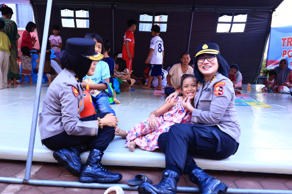 Polwan Mabes Polri Turut Andil: Trauma Healing Anak-Anak Korban Bencana Alam di&nbsp;Sumbar
