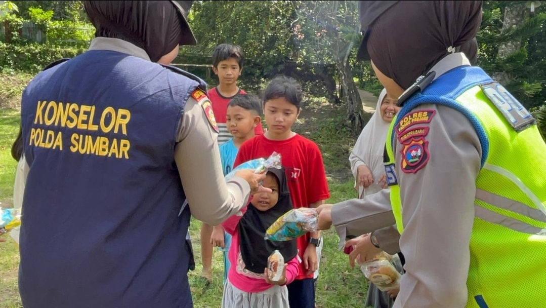 “Polres Padang Panjang Berikan Trauma Healing kepada Anak-Anak Korban Bencana, Bantu Hilangkan Rasa Trauma dan Kecemasan”
