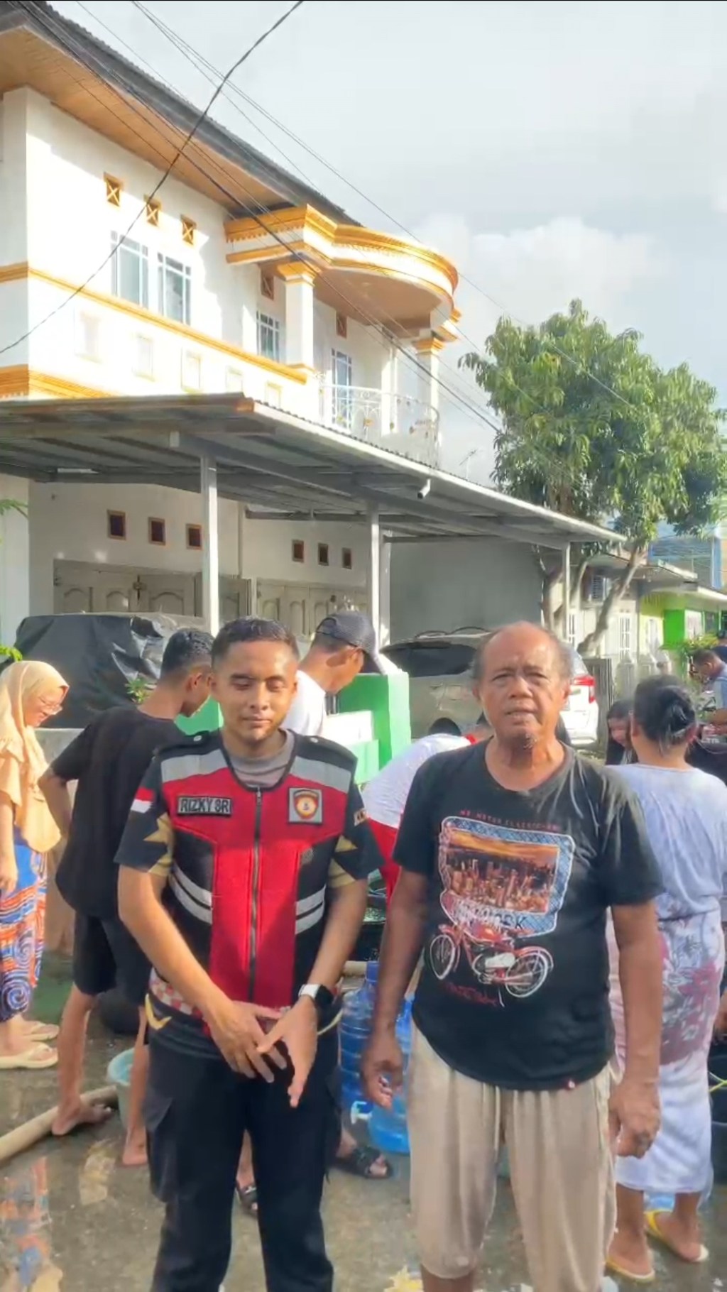 Mobile Water Treatment  Ditsamapta Polda Sumbar Salurkan Air Bersih, Warga Pasir Putih Ucapkan Terima&nbsp;Kasih