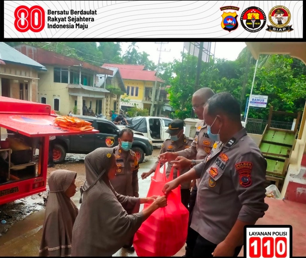 Dapur Umum Polres Pessel Tetap Beroperasi, Ratusan Kotak Makanan Disalurkan ke Nagari&nbsp;Terdampak