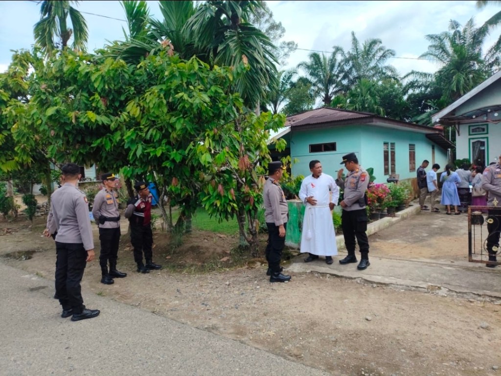 Kapolres Dharmasraya Tinjau Pengamanan Perayaan Natal di Rumah Singgah Stasiya Anastasia Kampung Baru Pulau&nbsp;Punjung