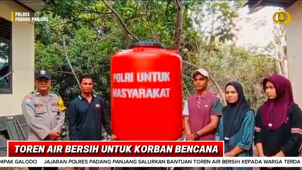 Polres Padang Panjang Salurkan Toren Air dan Pompa untuk Korban Galodo di Tiga&nbsp;Nagari