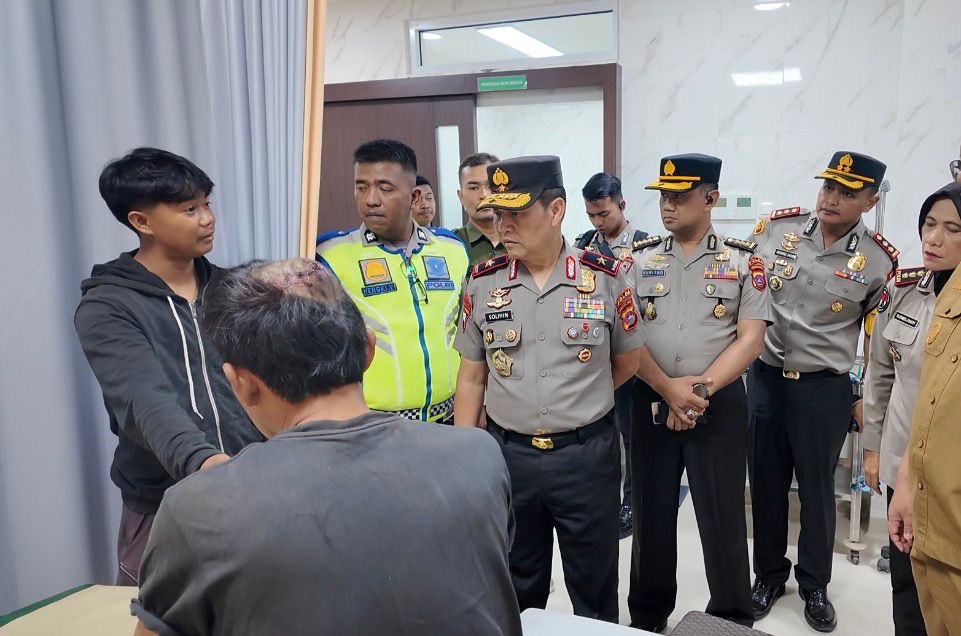 Wakapolda Sumbar Kunjungi Korban Laka Lantas Padang Panjang di RS Islam Ibnu Sina