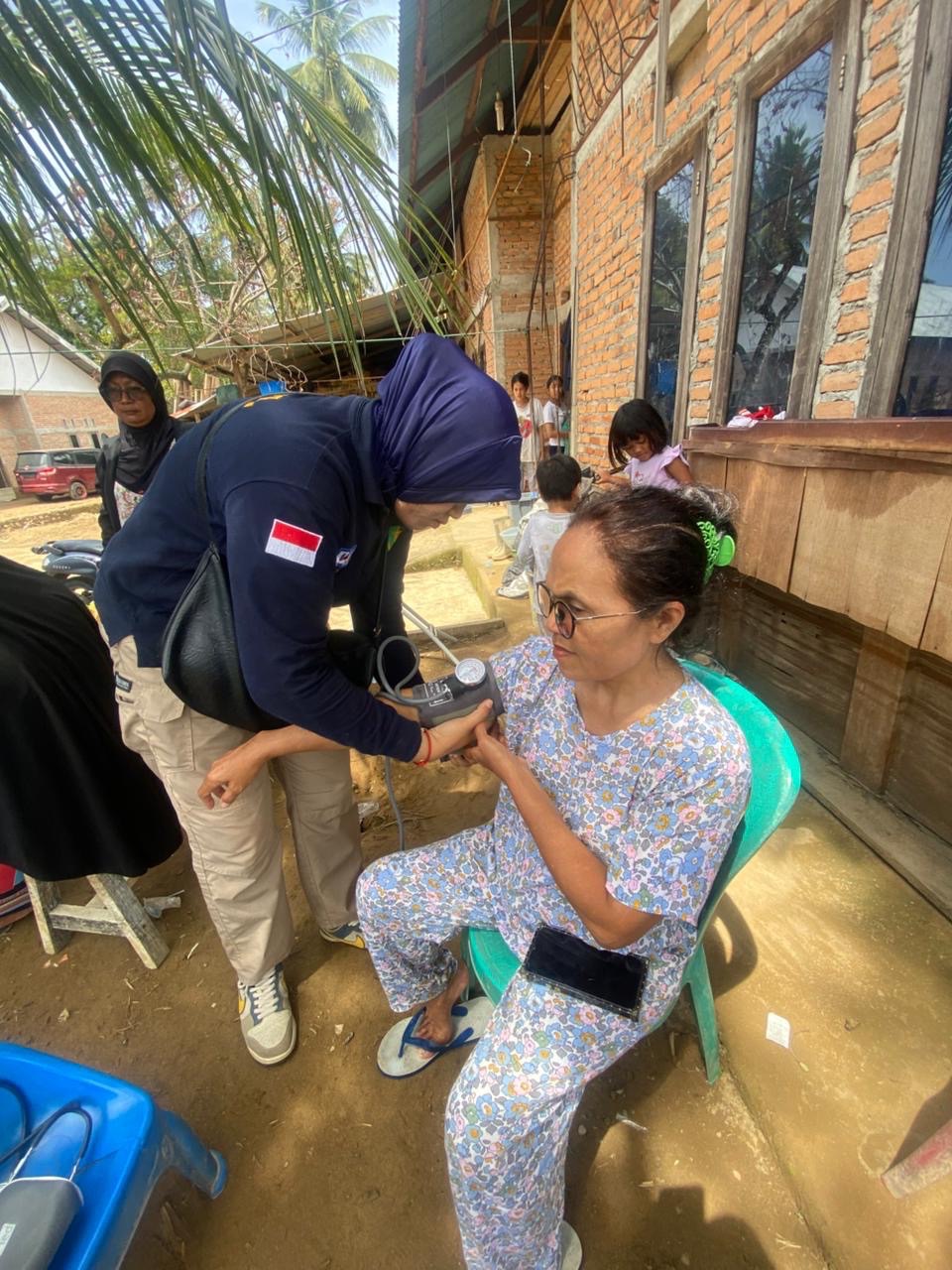 Peduli Kesehatan Warga, Biddokkes Polda Sumbar Turunkan Tim Medis di Delapan Posko Banjir&nbsp;Sumbar