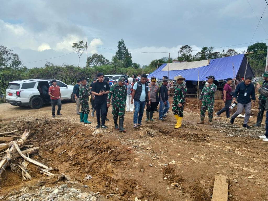 Waka Polres 50 kota Bersama Forkopimda Dampingi Wakil Gubernur Sumbar Tinjau Hunian Sementara Di Nagari Koto&nbsp;Tinggi