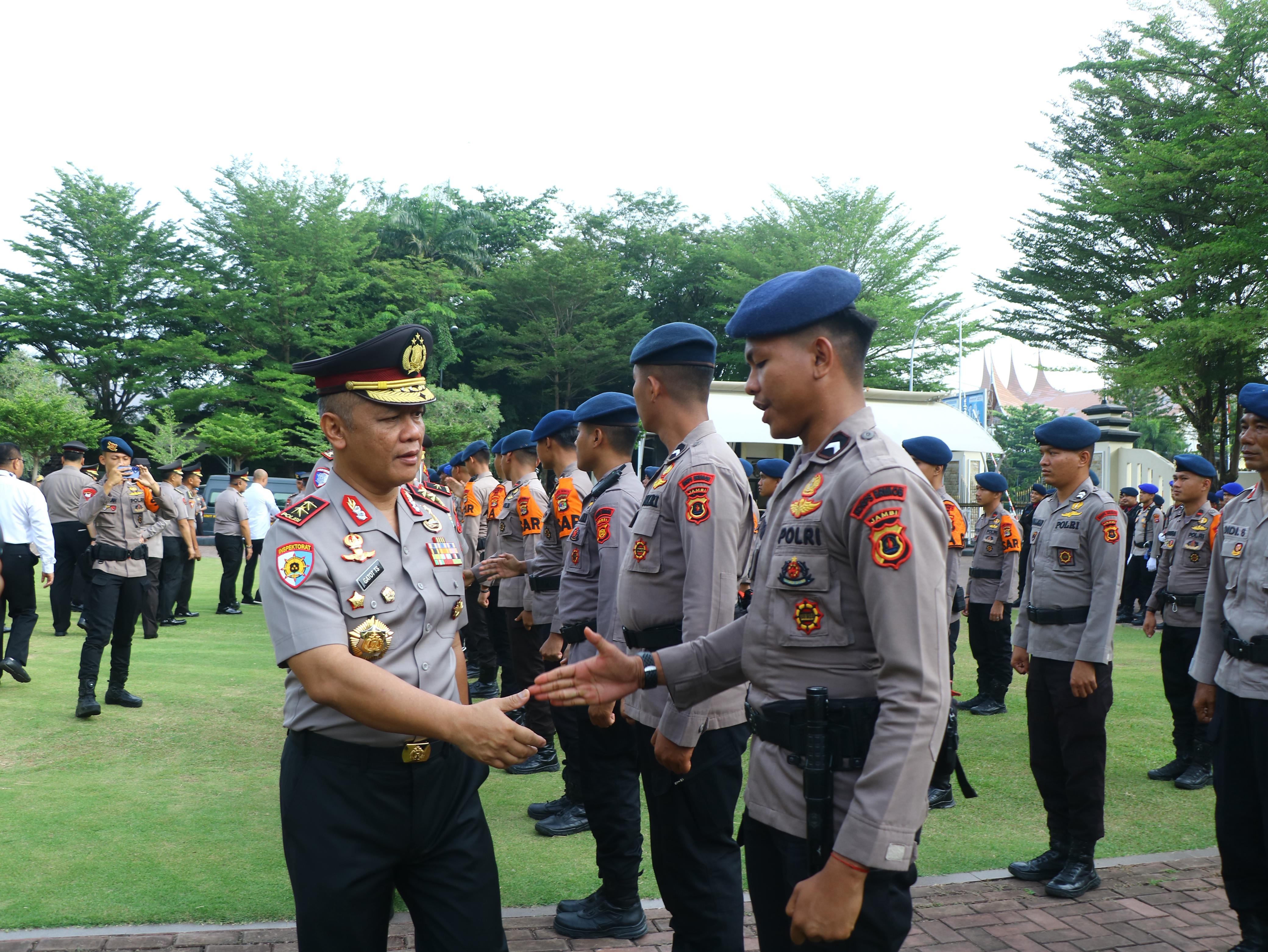 Kapolda Sumbar Lepas BKO Brimob : Mereka Adalah Pejuang Pemulihan Sumbar