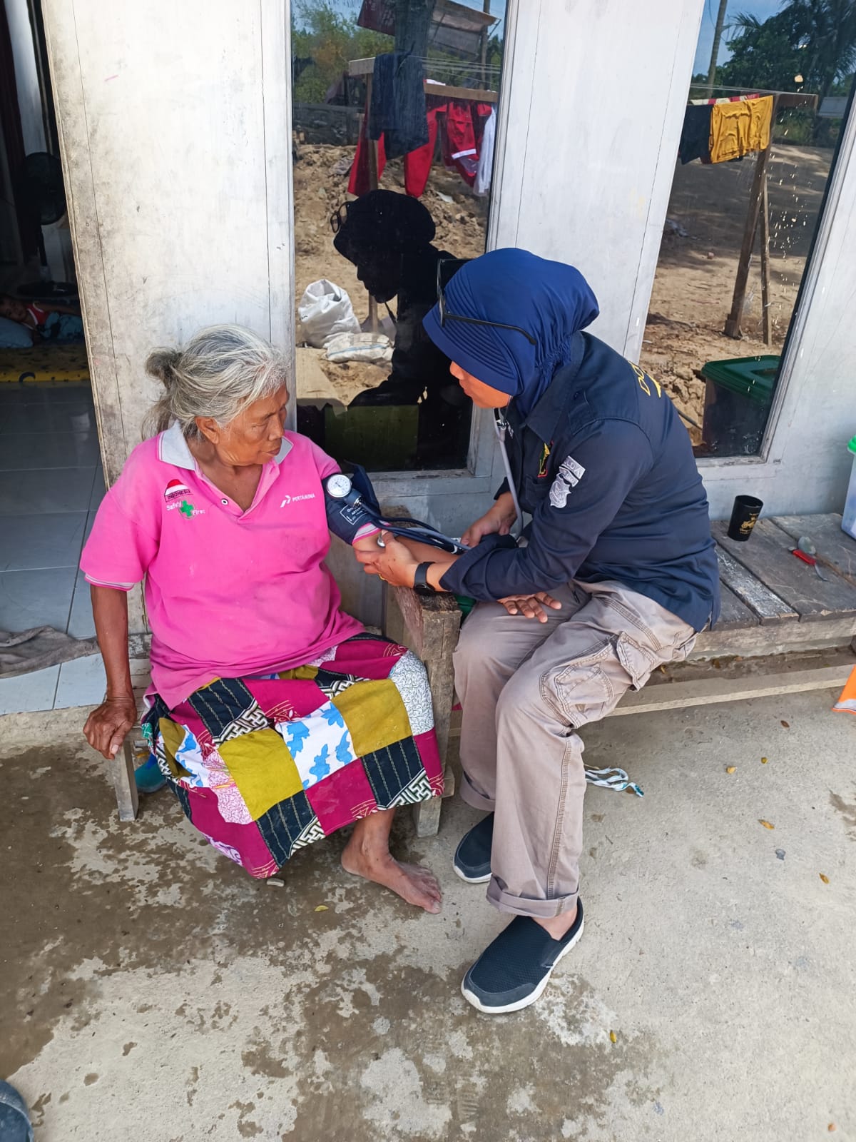 Polda Sumbar Gelar Baktikes di Lokasi Terdampak Bencana, 7 Posko Kesehatan Layani Ratusan Pengungsi