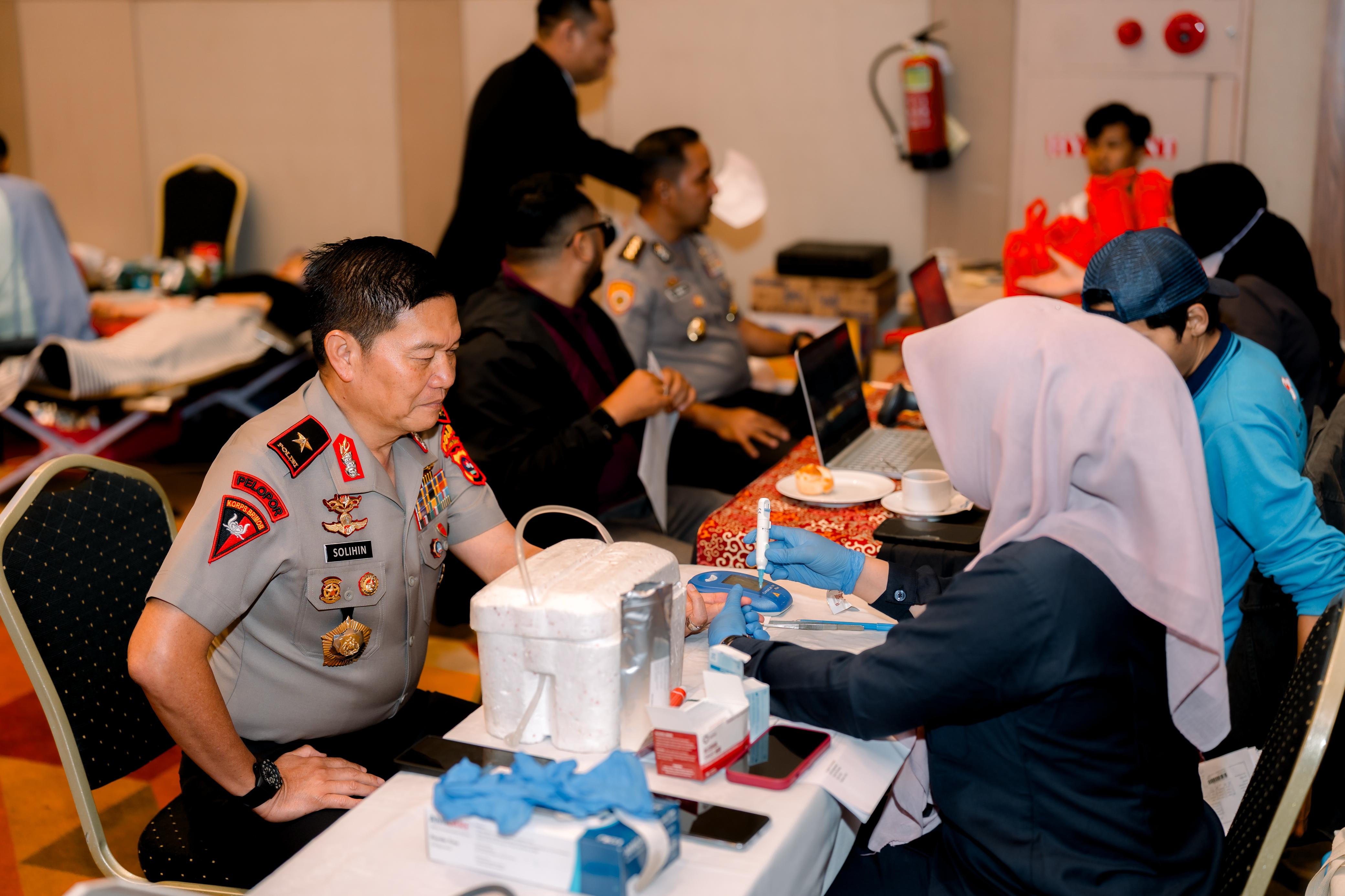 Donor Darah di ZHM Prime Hotel, Wakapolda Sumbar Perkuat Aksi Sosial