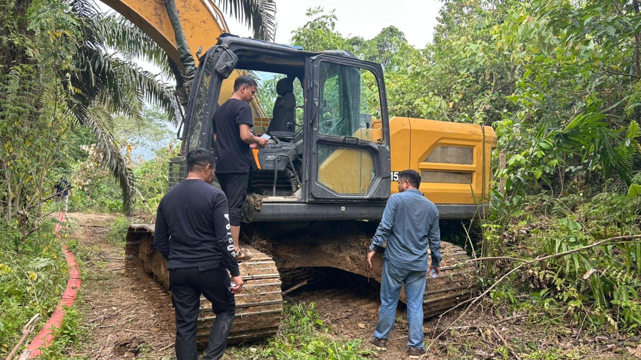 Ditreskrimsus Polda Sumbar Tertibkan Tambang Emas Ilegal di Pasaman Barat, 4 Alat Berat Disegel
