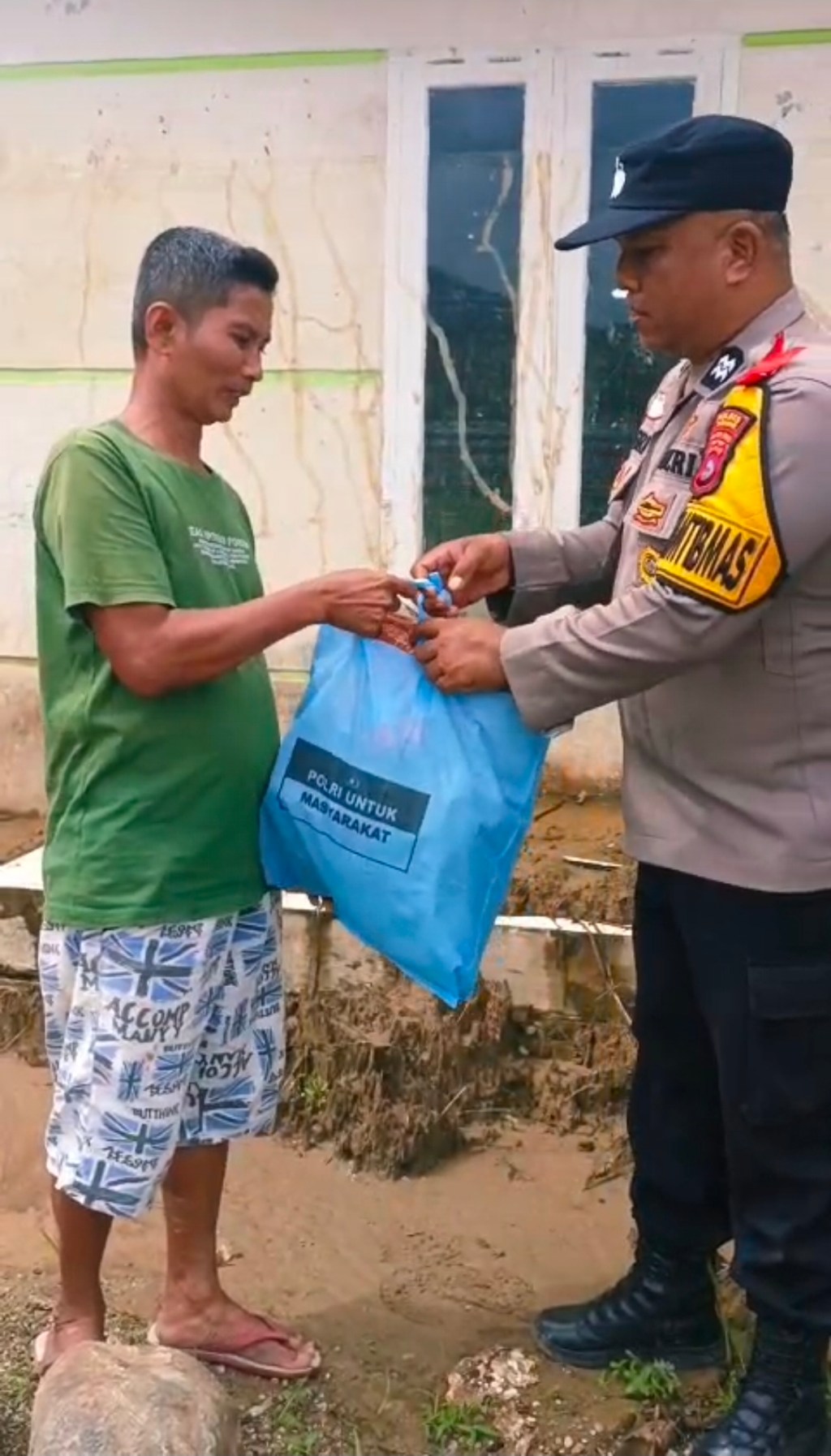 Kepedulian Polri Terhadap Warga Terdampak Bencana di Padang&nbsp;Pariaman.