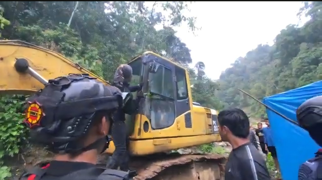 Tembus Medan Berat, Tim Terpadu Polda Sumbar Tertibkan Tambang Emas Ilegal di&nbsp;Pasaman