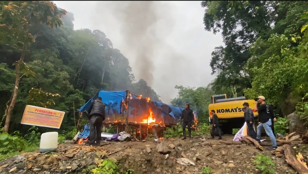 Tim Terpadu Sumbar Tertibkan PETI di Duo Koto Pasaman, Alat Berat&nbsp;Diamankan