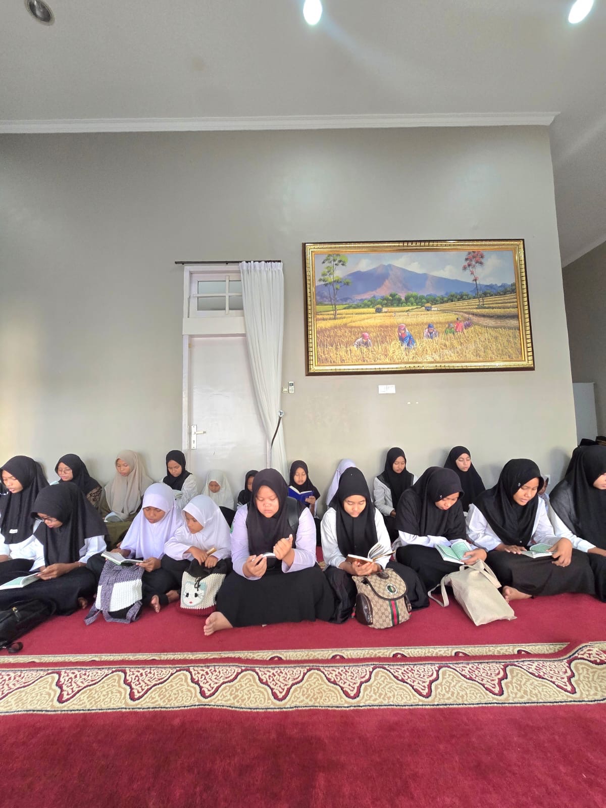 Ramadan Berbagi: Biro Ops Polda Sumbar Gelar Doa Bersama Anak Yatim di Rumah Kapolda