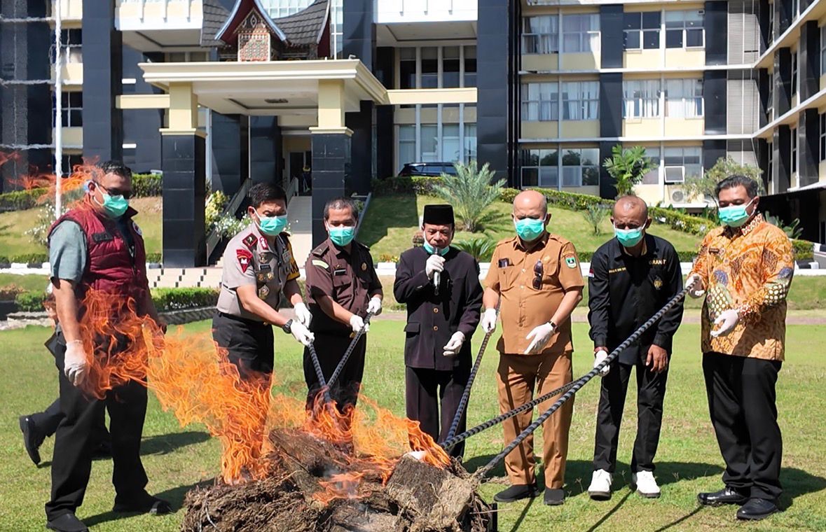 Polda Sumbar Musnahkan 8 Kg Sabu, 262 Kg Ganja, dan 57 Butir Ekstasi