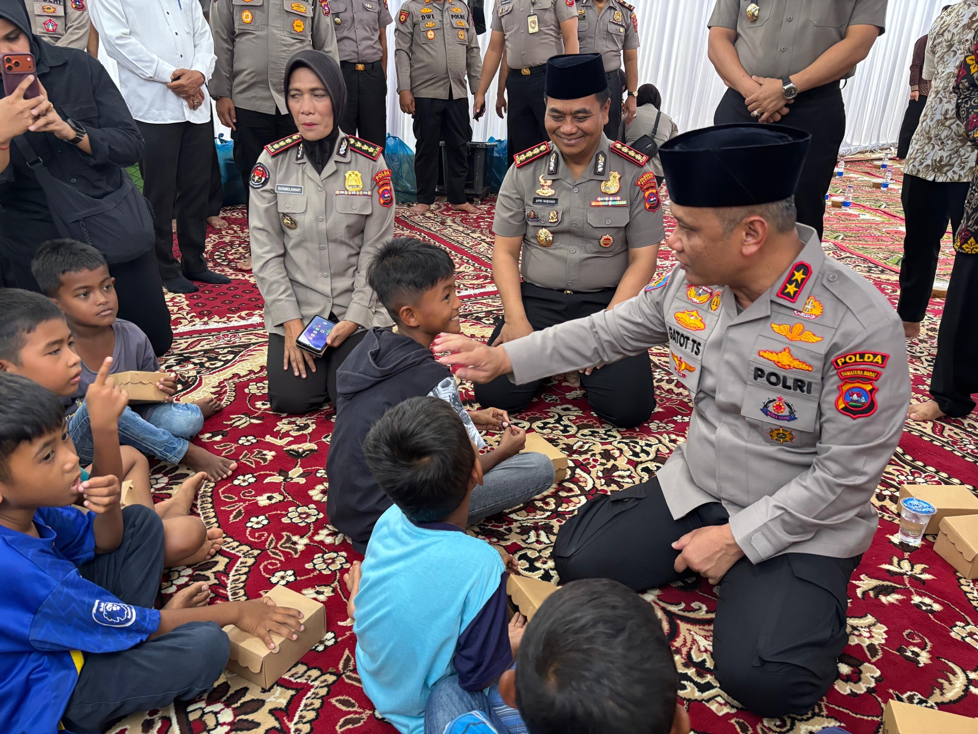 Sentuhan kepedulian Ramadhan, Kapolda Sumbar Buka Puasa dan tarawih Bersama warga Huntara Pauh