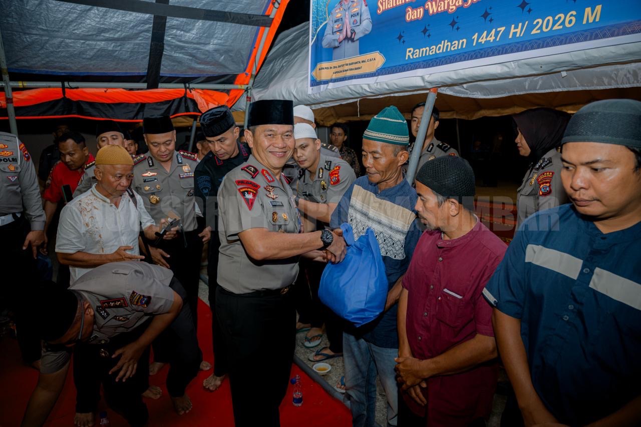 Buka Bersama di Huntara Limau Hantu, Wakapolda Sumbar: Kita Kuat Karena Kebersamaan