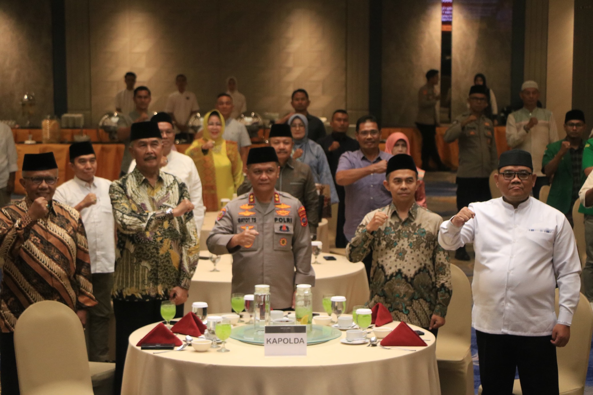 Kapolda Sumbar Ajak Tokoh Adat, Agama, dan Masyarakat Perkuat Sinergi di Momen Buka Bersama