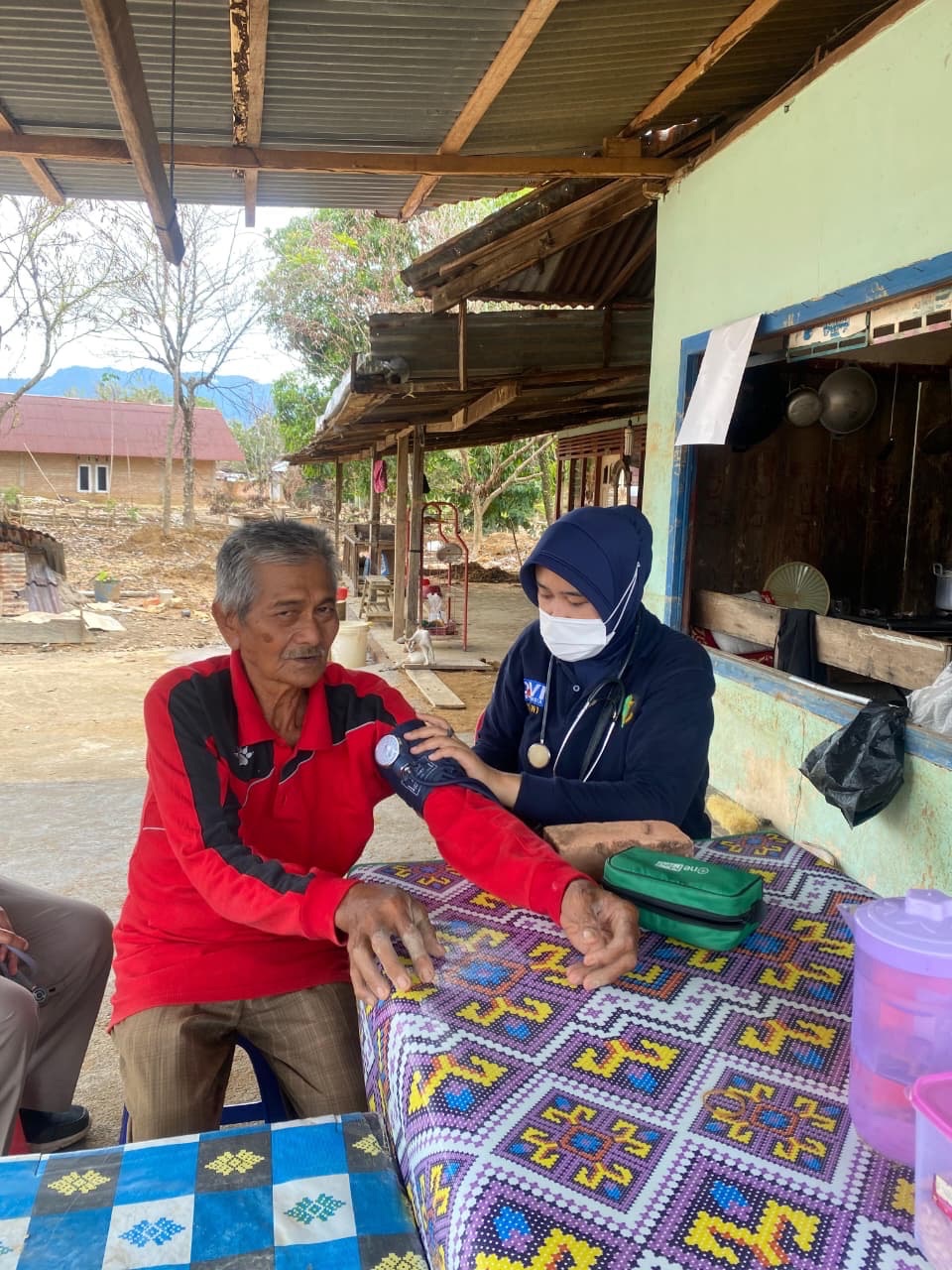 Biddokkes Polda Sumbar Layani 58 Warga Terdampak Banjir Lewat Bakti kesehatan di Lima Posko