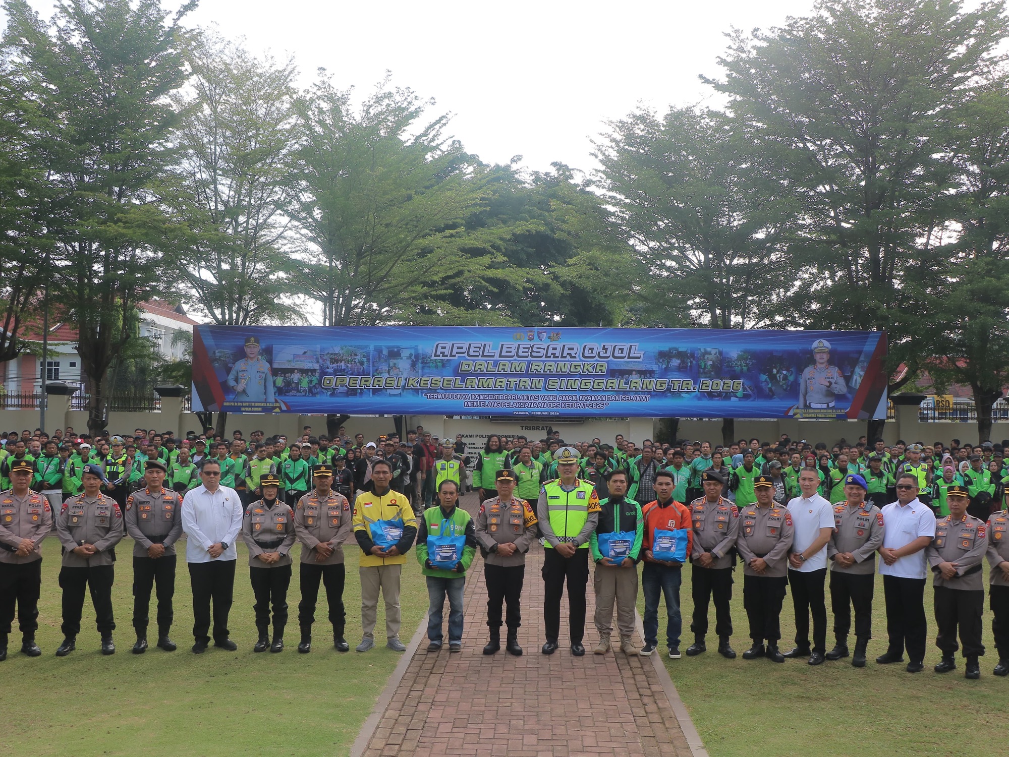 Pimpin Apel Besar Ojol, Wakapolda Sumbar Ajak Komunitas Ojol Jadi Pelopor Keselamatan Lalu Lintas