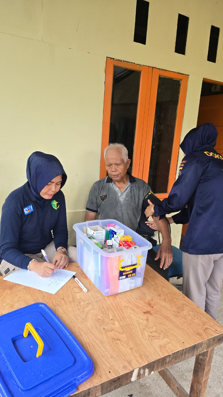 Biddokkes Polda Sumbar Gerak Cepat, Puluhan Warga Korban Banjir Terima Pengobatan Gratis