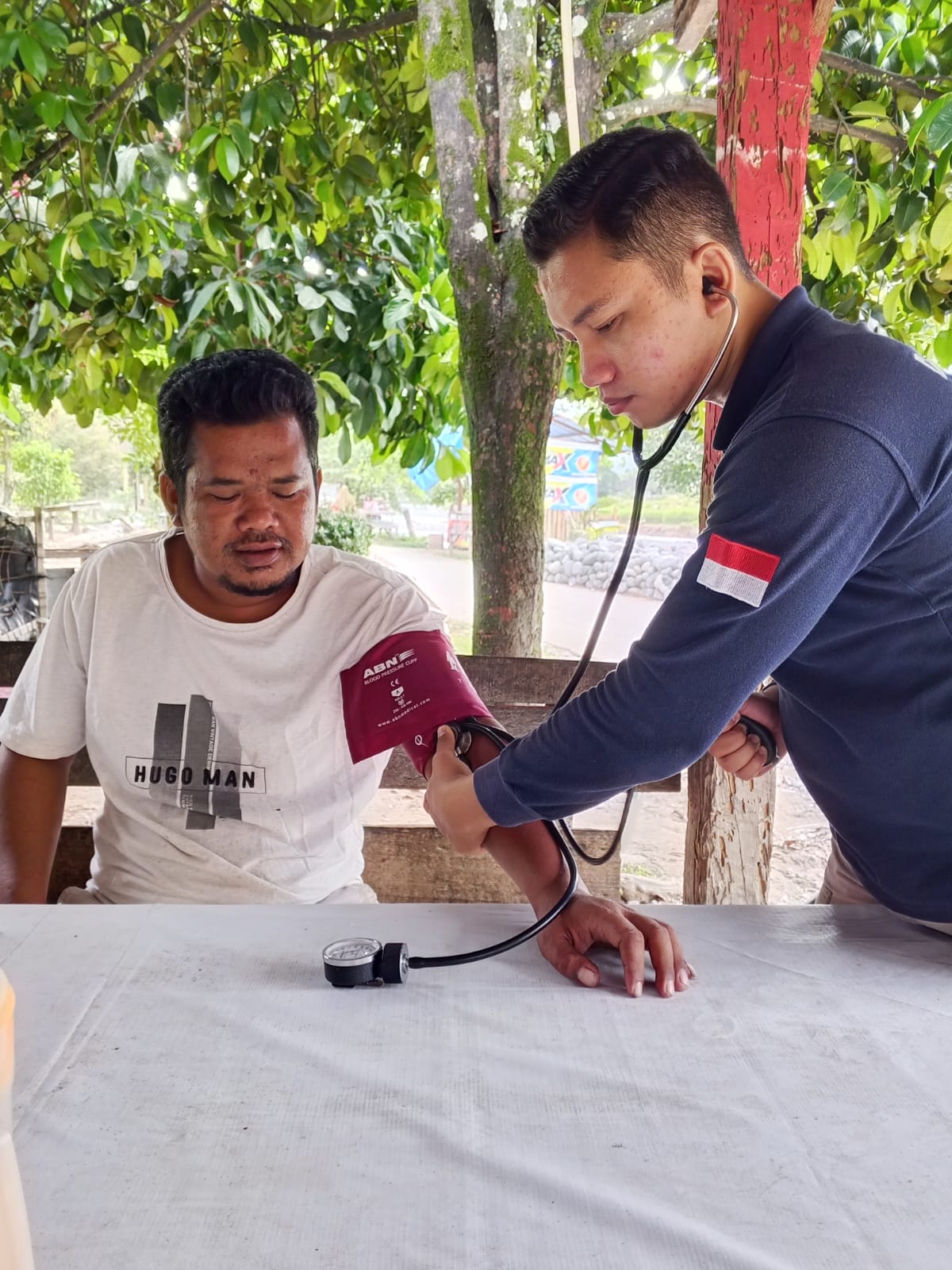 Sentuhan Kemanusiaan Pasca Bencana: Biddokkes Polda Sumbar Intensifkan Layanan Medis Gratis untuk Warga Terdampak Banjir