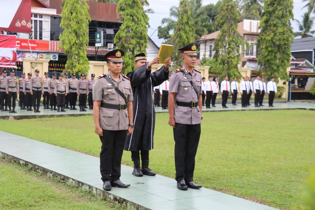 Kapolres Pasaman Barat Pimpin Upacara Sertijab Kapolsek&nbsp;Kinali